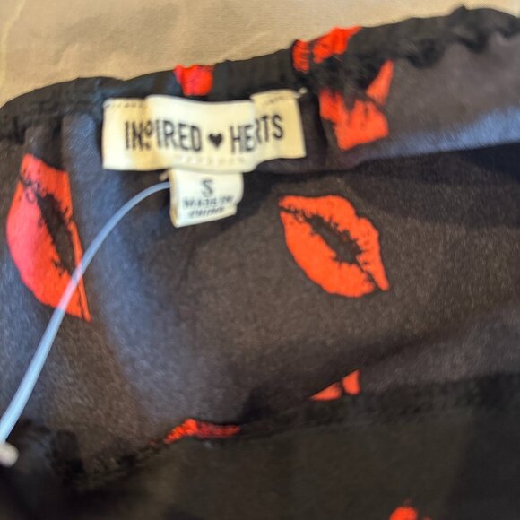 INSPIRED HEARTS BLACK DRESS WITH LIPS PRINT SMALL - Picture 6 of 7